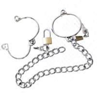 Handboeien met ketting sexspel bdsm